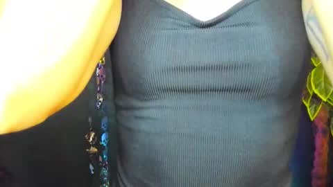 Snapshot of heidi_pleasure chatting on October 27, 5:33 am Heidi online show from October 27, 5:33 am