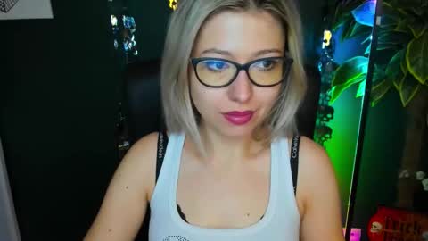 Snapshot of heidi_pleasure chatting on October 29, 5:31 am Heidi online show from October 29, 5:31 am
