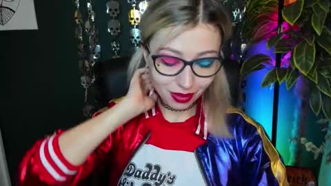 Snapshot of heidi_pleasure chatting on October 31, 5:41 am Heidi online show from October 31, 5:41 am