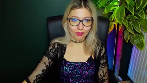 Snapshot of heidi_pleasure chatting on November 20, 5:51 am Heidi online show from November 20, 5:51 am