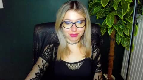 Snapshot of heidi_pleasure chatting on December 17, 6:30 am Heidi online show from December 17, 6:30 am