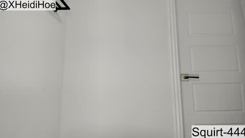 Snapshot of heidiandfriends chatting on February 13, 8:32 am Manyvids online show from February 13, 8:32 am