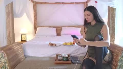 Snapshot of heidiluceous chatting on July 15, 2:28 am Heidi brunette Foxy red head and Carrie blondie online show from July 15, 2:28 am