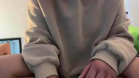 Snapshot of heidirose256 chatting on February 15, 11:34 pm heidirose256 online show from February 15, 11:34 pm