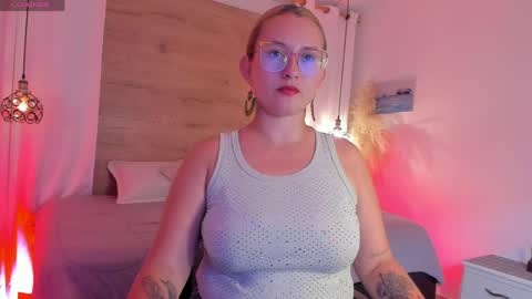 Snapshot of heidishayk chatting on April 7, 7:03 pm ANTARA REY online show from April 7, 7:03 pm