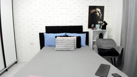 Snapshot of heidixcutie chatting on September 11, 4:01 am Heidi online show from September 11, 4:01 am