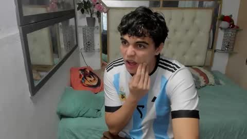 Snapshot of heiker_ chatting on October 22, 3:07 am heiker_ online show from October 22, 3:07 am