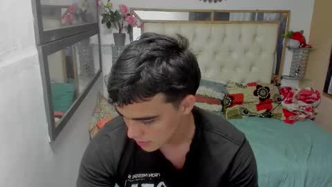 Snapshot of heiker_ chatting on November 16, 2:28 am heiker_ online show from November 16, 2:28 am