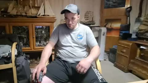 Snapshot of heisherrmann chatting on April 20, 6:05 am xxScubaStevexx online show from April 20, 6:05 am