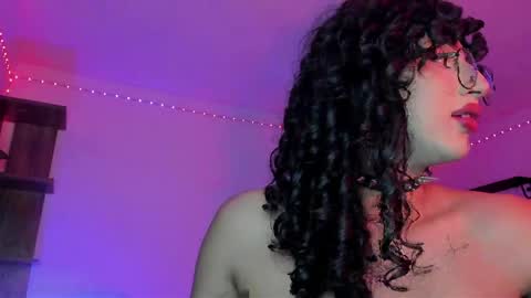 Snapshot of heka_prudence chatting on April 7, 3:29 am Heka Prudence online show from April 7, 3:29 am
