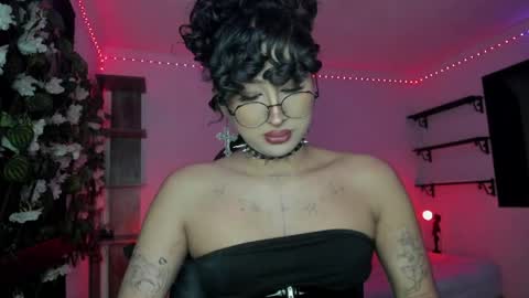 Snapshot of heka_prudence chatting on April 20, 3:42 am Heka Prudence online show from April 20, 3:42 am