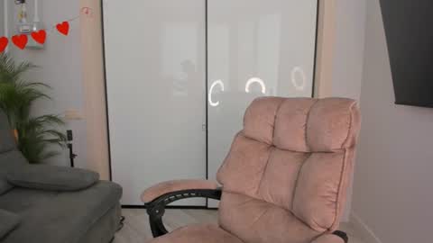 Helen online show from June 20, 2:42 pm