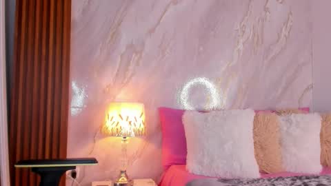 Helena Santos  online show from February 2, 10:58 am