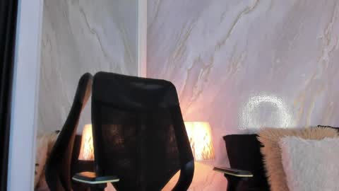 Helena Santos  online show from April 30, 11:49 am
