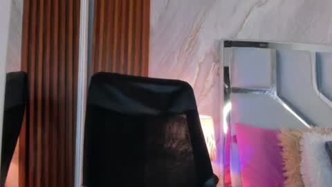Helena Santos  online show from July 4, 11:05 am