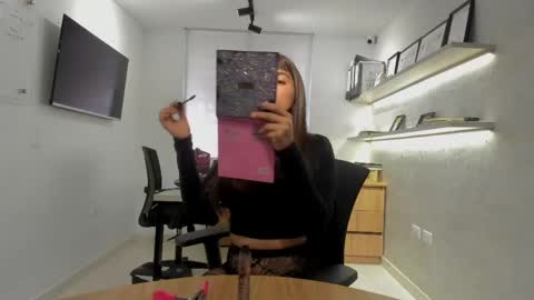 helenafoumier online show from May 3, 2:01 pm