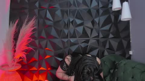 Snapshot of helenasaenzz chatting on December 15, 12:20 pm Helena Saenz online show from December 15, 12:20 pm