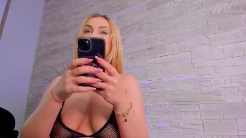 Snapshot of helenceccile chatting on March 20, 7:35 am Helen online show from March 20, 7:35 am