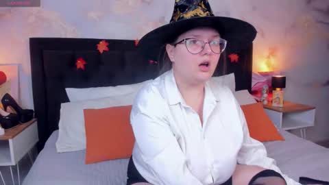 helendanvers online show from October 29, 10:06 am