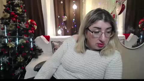 Snapshot of helenenigma chatting on December 25, 5:48 am helenenigma online show from December 25, 5:48 am