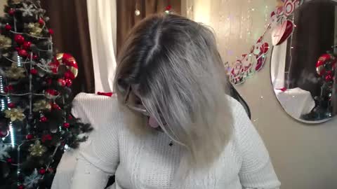 Snapshot of helenenigma chatting on December 29, 4:59 am helenenigma online show from December 29, 4:59 am