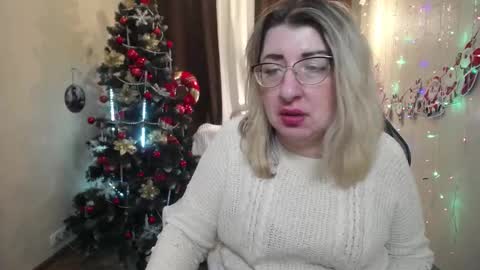 Snapshot of helenenigma chatting on January 6, 4:36 am helenenigma online show from January 6, 4:36 am