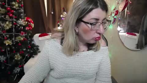 Snapshot of helenenigma chatting on January 22, 4:34 am helenenigma online show from January 22, 4:34 am