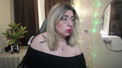 Snapshot of helenenigma chatting on January 24, 10:51 pm helenenigma online show from January 24, 10:51 pm