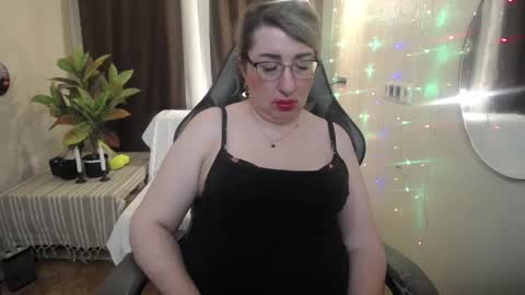 Snapshot of helenenigma chatting on February 1, 1:44 am helenenigma online show from February 1, 1:44 am
