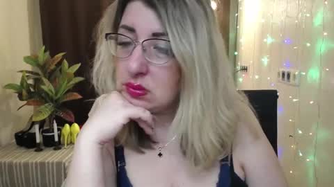 Snapshot of helenenigma chatting on February 5, 10:55 pm helenenigma online show from February 5, 10:55 pm