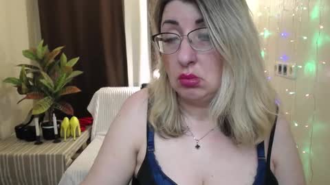 Snapshot of helenenigma chatting on February 6, 2:00 am helenenigma online show from February 6, 2:00 am