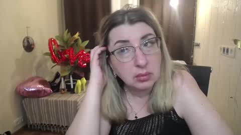 Snapshot of helenenigma chatting on February 20, 1:46 am helenenigma online show from February 20, 1:46 am