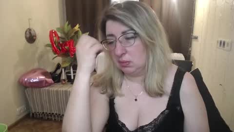 Snapshot of helenenigma chatting on February 21, 4:40 am helenenigma online show from February 21, 4:40 am
