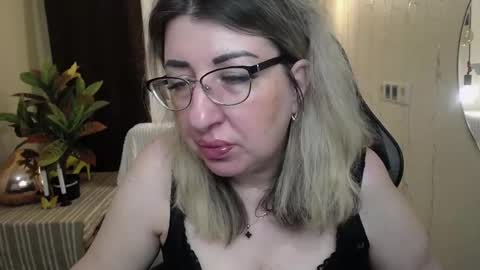 Snapshot of helenenigma chatting on February 27, 7:26 pm helenenigma online show from February 27, 7:26 pm