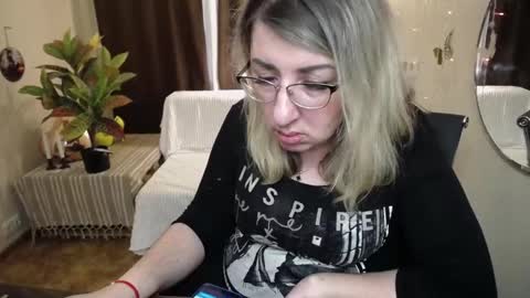 Snapshot of helenenigma chatting on March 4, 5:00 am helenenigma online show from March 4, 5:00 am