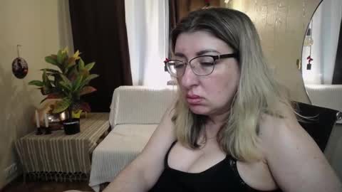 Snapshot of helenenigma chatting on March 6, 4:41 am helenenigma online show from March 6, 4:41 am
