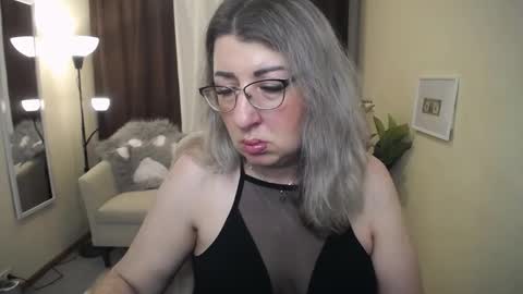 helenenigma online show from November 16, 7:19 pm