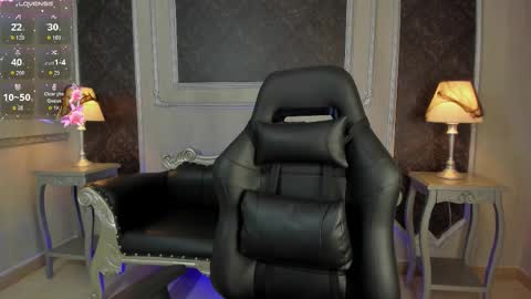 Snapshot of helenstanfordd chatting on October 16, 12:28 pm Helen or Hells online show from October 16, 12:28 pm