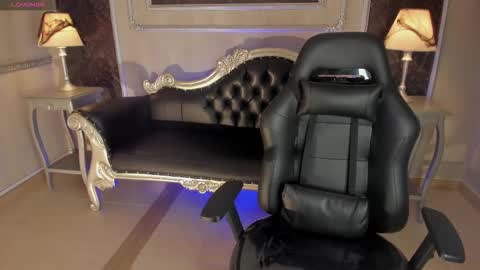 Snapshot of helenstanfordd chatting on October 18, 12:17 pm Helen or Hells online show from October 18, 12:17 pm