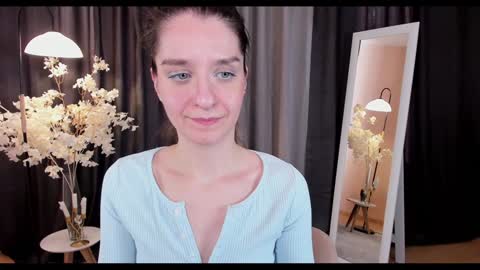 Snapshot of helentasty_ chatting on February 6, 9:00 am Helen online show from February 6, 9:00 am