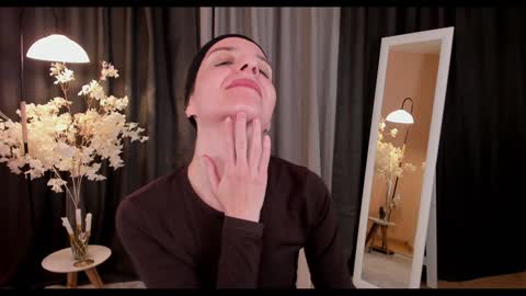 Snapshot of helentasty_ chatting on February 8, 11:55 am Helen online show from February 8, 11:55 am