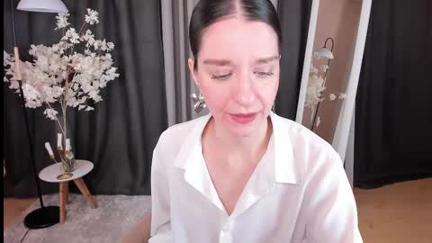 Snapshot of helentasty_ chatting on March 7, 2:46 am Helen online show from March 7, 2:46 am
