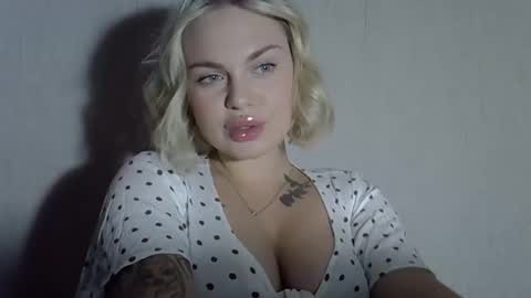 helga_now online show from September 10, 7:58 pm