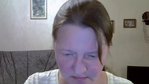 Snapshot of helgacharming chatting on July 3, 9:32 pm helgacharming online show from July 3, 9:32 pm