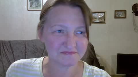 Snapshot of helgacharming chatting on July 4, 7:31 pm helgacharming online show from July 4, 7:31 pm