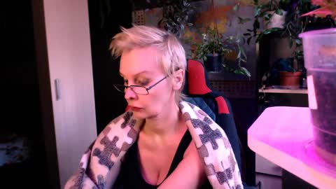 Helga online show from April 5, 3:42 pm