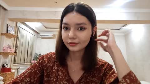 Alice online show from September 25, 5:49 pm