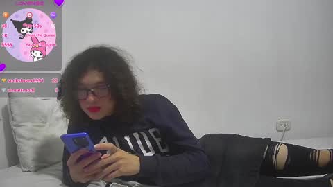 Snapshot of helia_n_amy chatting on December 14, 7:07 am Helia Transfem and Amy online show from December 14, 7:07 am