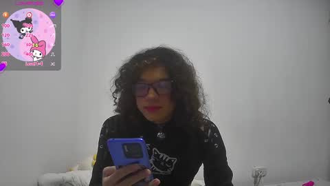 Snapshot of helia_n_amy chatting on December 15, 2:19 am Helia Transfem and Amy online show from December 15, 2:19 am