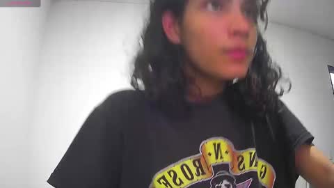 Snapshot of helia_n_amy chatting on December 22, 5:45 am Helia Transfem and Amy online show from December 22, 5:45 am